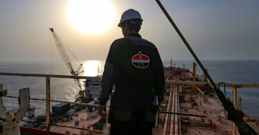 Tanker in Yemen Is Emptied of Oil, Averting Catastrophic Spill