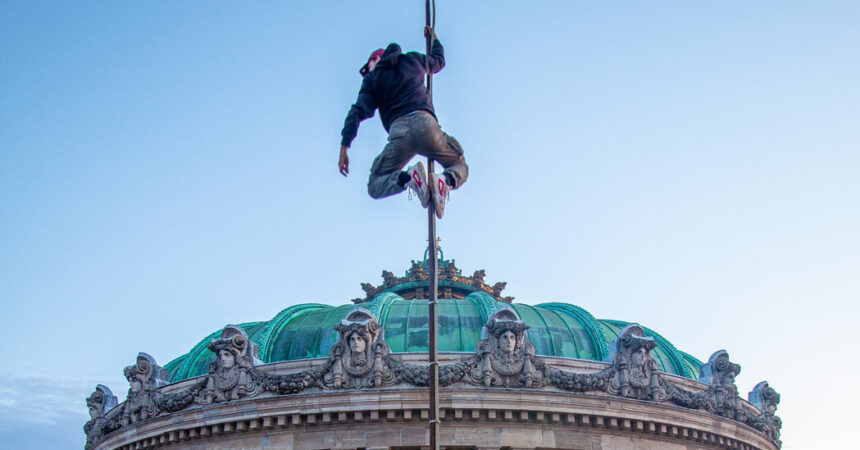 ‘Rooftopping’ Is Popular on Instagram, but the Risks Are High