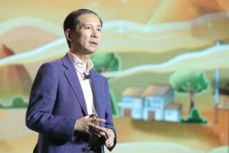 Alibaba shares tumble after Daniel Zhang unexpectedly quits cloud business