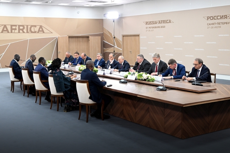 Rustam Minnikhanov took advantage of the Russia-Africa Summit in St Petersburg (27-28 July) to approach African leaders. Here, a meeting with Vladimir Putin and Macky Sall.