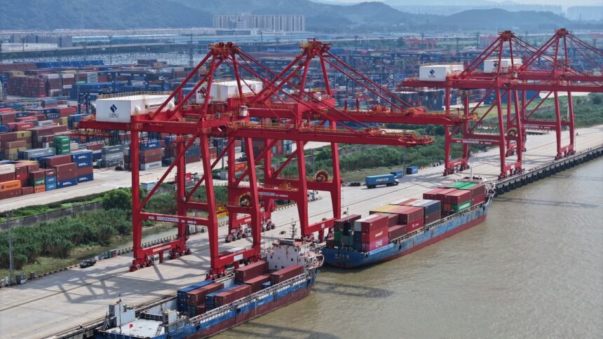 China's exports drop by 8.8% in August as trade slump persists