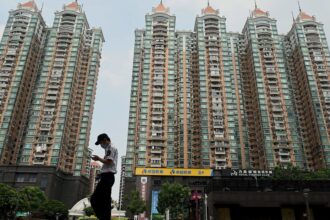 China's property market is going in 2 directions, says ex-PBOC advisor