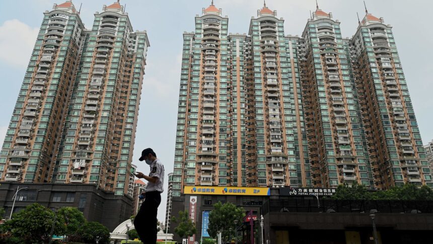 China's property market is going in 2 directions, says ex-PBOC advisor