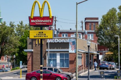 McDonald's to raise royalty fees for new franchised restaurants