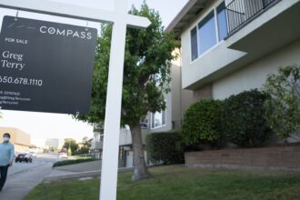 Mortgage demand stalls at a level not seen since 1996