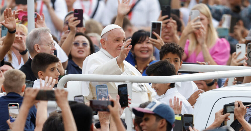 Pope to Meet Macron in Marseille and Defend Migrants’ Plight