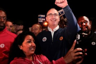 UAW strike brings blue collar battle, Bernie Sanders to Detroit