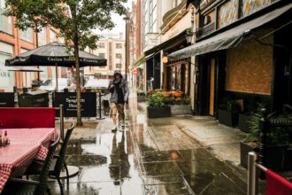 UK economy contracts in July as mild recession looms