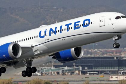 United Airlines pilots approve contract with up to 40% raises