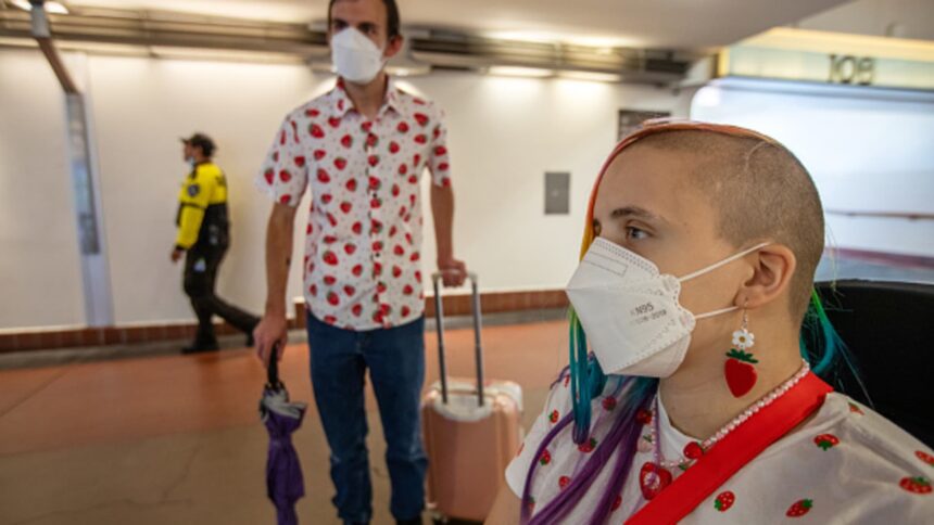 When to wear masks as cases rise, new variants emerge in U.S.