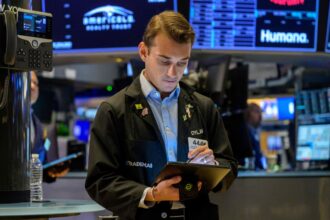 investors assess state of the economy