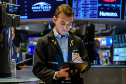 investors assess state of the economy