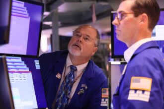 10-year Treasury yield falls slightly ahead of Friday's jobs report