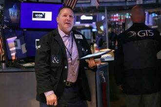 10-year Treasury yield retreats after rising to 5%