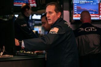 Global bond rout looks 'tremendously dangerous' for stocks, hedge fund manager warns