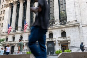 Here are 2 stocks Jim Cramer is 'most concerned about' and 1 name that he likes