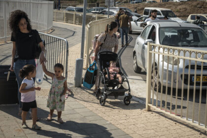 Israelis Gird for Invasion of Gaza Amid Mistrust of Government