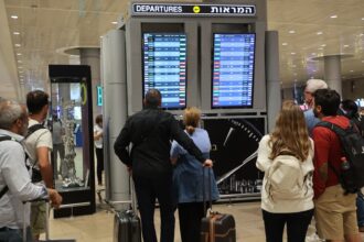 Major airlines suspend Israel flights after attacks