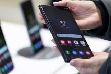 Phones with self-healing displays to arrive by 2028, analysts predict