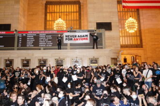 Protesters in NYC Fill Grand Central to Call for Cease-Fire in Gaza
