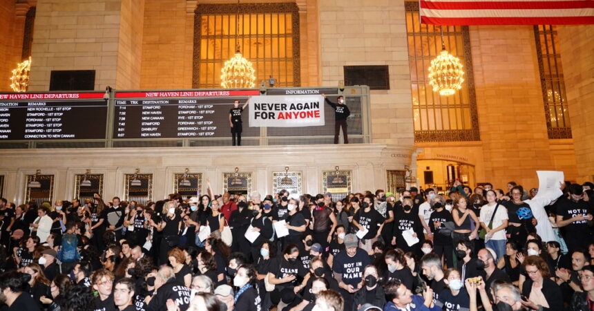 Protesters in NYC Fill Grand Central to Call for Cease-Fire in Gaza