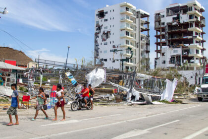 Residents Awaiting Help Resort to Looting in Acapulco