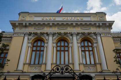 Russian Ruble Briefly Weakens to 100 Against U.S. Dollar
