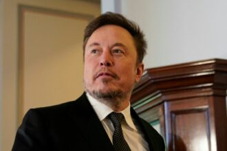 Tesla shares sink 10% following earnings, commentary by Elon Musk