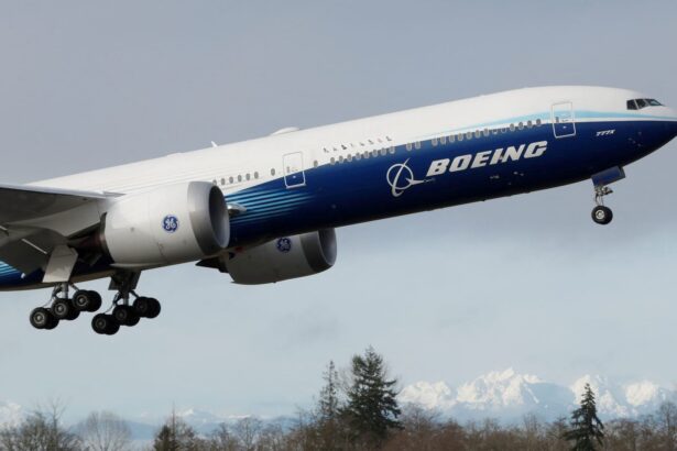 Boeing close to Emirates deal for more 777 jets, reports say