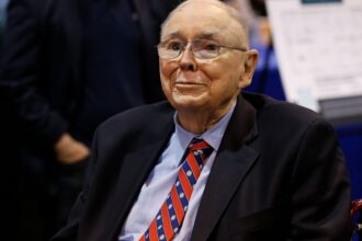 Charlie Munger says there isn't the slightest chance Buffett traded own account to enrich himself