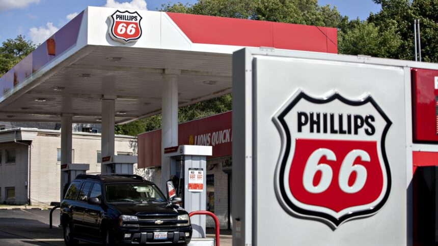 Elliott takes $1 billion stake in Phillips 66, seeks two board seats