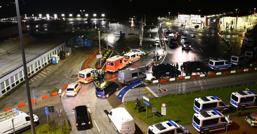 Hamburg Airport Closed as Driver on Tarmac Remains in Standoff With Police