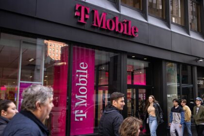 T-Mobile sued after employee stole nude images from phone