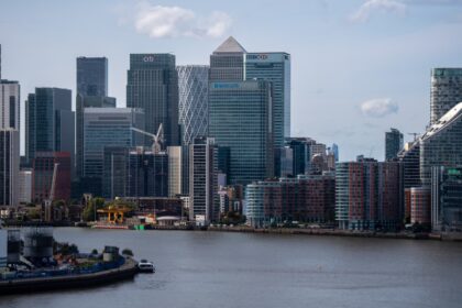 UK economy flatlines as finance minister decries inflation drag