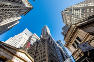 U.S. equities extend winning streaks