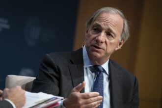 U.S. needs 'bipartisan' leadership and a 'strong middle': Ray Dalio