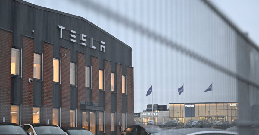 Workers in Sweden Will Expand Strike Against Tesla