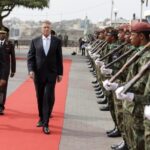 Romanian President Klaus Iohannis (centre) with his Cape Verdean counterpart José Maria Neves, 20 November 2023.