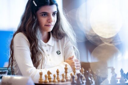 Chess Federation Fines Player Over Her ‘Sports Shoes’