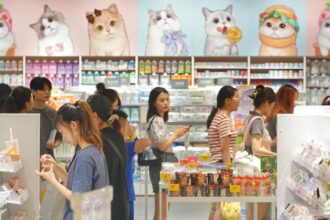 China’s youths shop at B1B2 bargain basements as economy bites