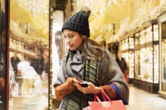 Last-minute holiday shoppers face fraud risks. These 5 tips can help