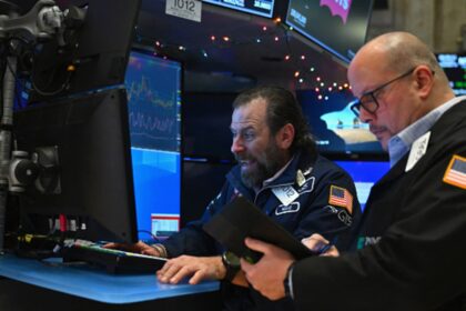 investors weigh 2024 interest rate outlook