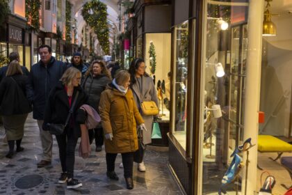 ‘Girl Math’ returns as shoppers navigate holiday shopping finances