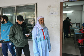 Bangladesh Votes in Election Marred by Crackdown and Boycotts