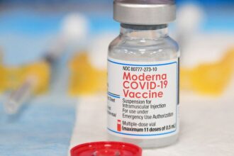 Florida Health Official Calls for Halt to Covid Vaccines