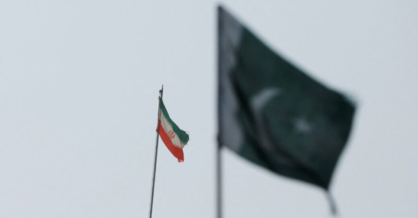 In No Position to Fight a War, Pakistan Seeks an Off-Ramp With Iran