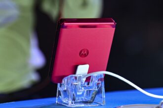 Lenovo bets Motorola will be the third-biggest smartphone player in 3 years