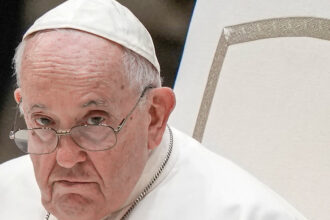 Pope Francis Calls For Global Ban on Surrogacy