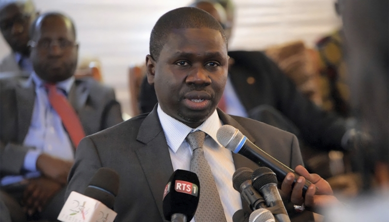 Senegal : Armed forces minister Omar Youm contends with Macky Sall's advisers