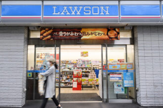 Lawson faces privatization bid from KDDI